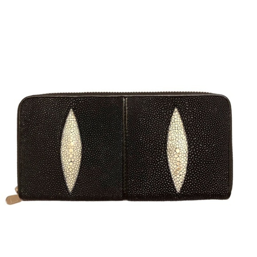 Stingray black zipper clutch wallet
